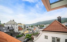Beautiful Townhouse Super Central In Bergen - 4 Bedrooms 8 Guests